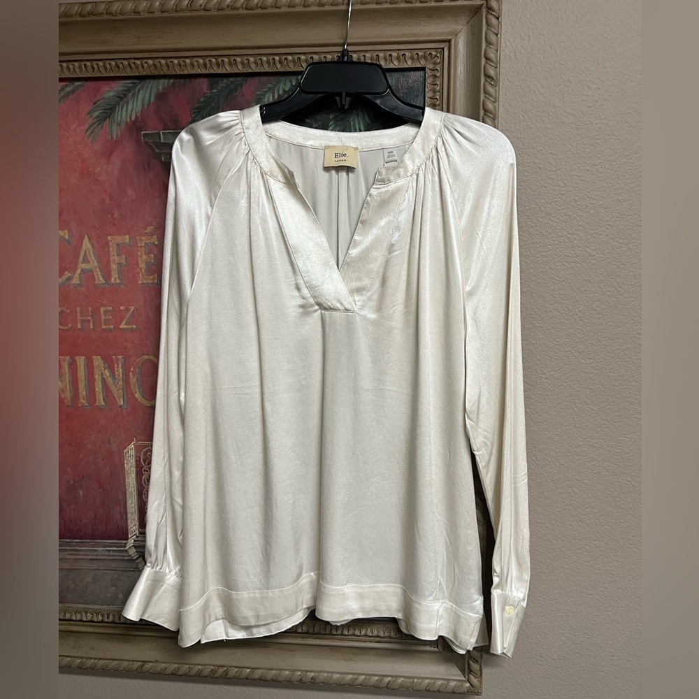 🌹Elie Tahari Beautiful Ivory Top